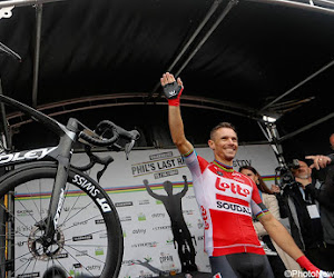 Philippe Gilbert juicht nog een laatste keer en hangt zijn fiets definitief aan de haak op 'zijn' Cauberg