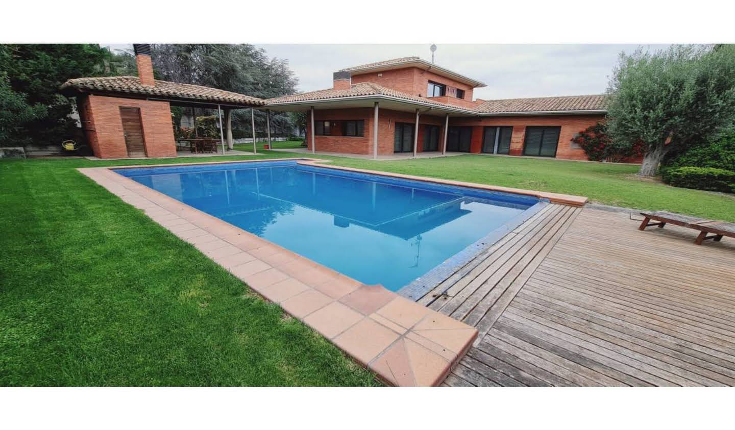 House with pool and terrace Canovelles