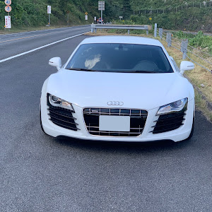 R8 クーペ