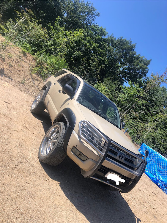 ハイラックスサーフのブレーキパッド・メンテナンス・RECARO LXーVS PRO・シートレールに関するカスタム事例の投稿画像1枚目