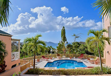 Villa avec piscine et jardin 1