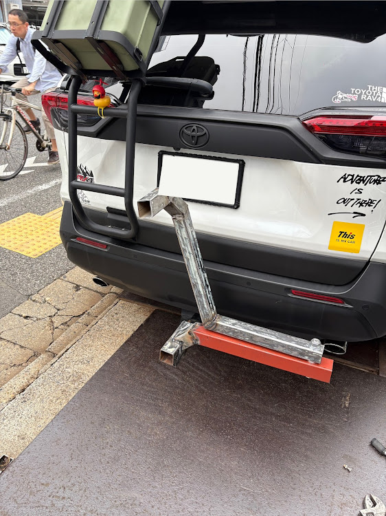 RAV4のスペアタイヤキャリア・ヒッチメンバーに関するカスタム事例の投稿画像5枚目