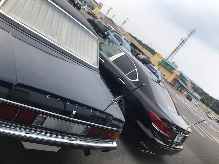 LSの高級車・LS460・LS・ヤクザアンテナに関するカスタム事例の投稿画像2枚目