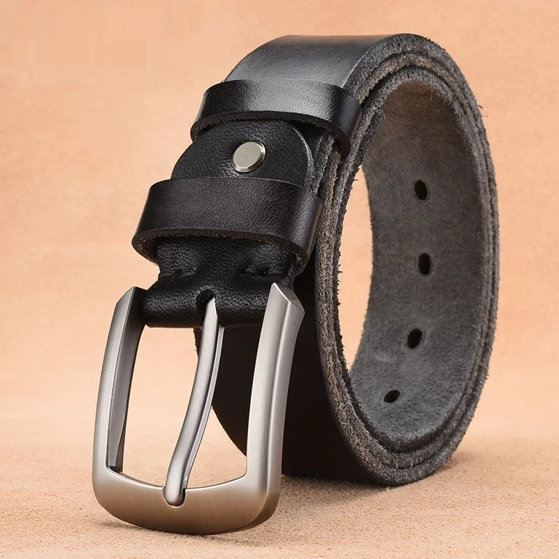 Ceinture en cuir pour homme avec boucle ardillon en cuir, accessoire intemporel et de qualité pour pantalons et jeans, alliant style et durabilité.