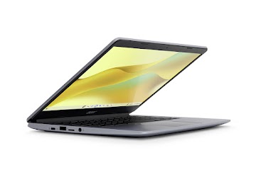Un examen approfondi des ports du côté gauche et des boutons externes d'un Chromebook Acer 314 légèrement ouvert.