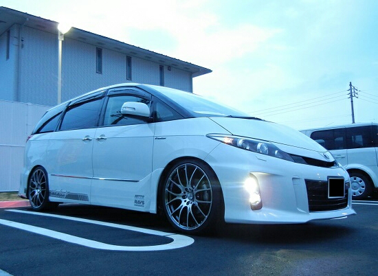 エスティマのエスティマ・タイヤ交換・ニットータイヤ・ホムラ・洗車に関するカスタム事例の投稿画像1枚目