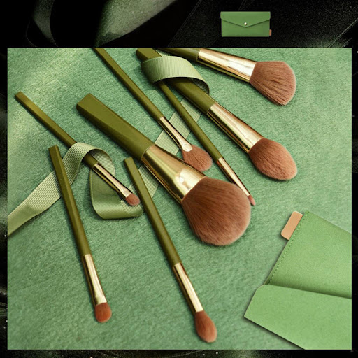 Title 4, Soft Makeup Brush Set 8 Green Shimmering Brushe...