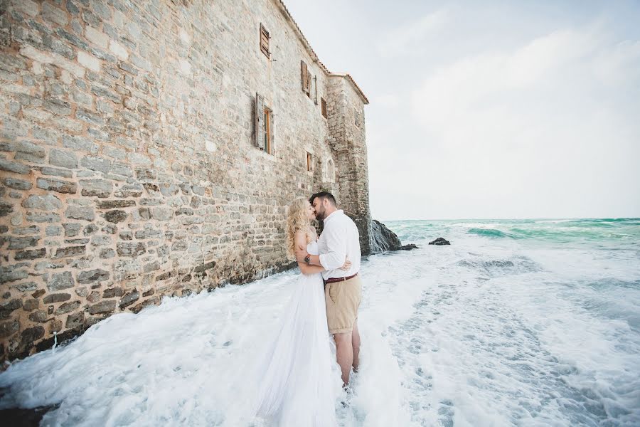 Fotógrafo de casamento Nata Rolyanskaya (natarolianskii). Foto de 11 de julho 2016