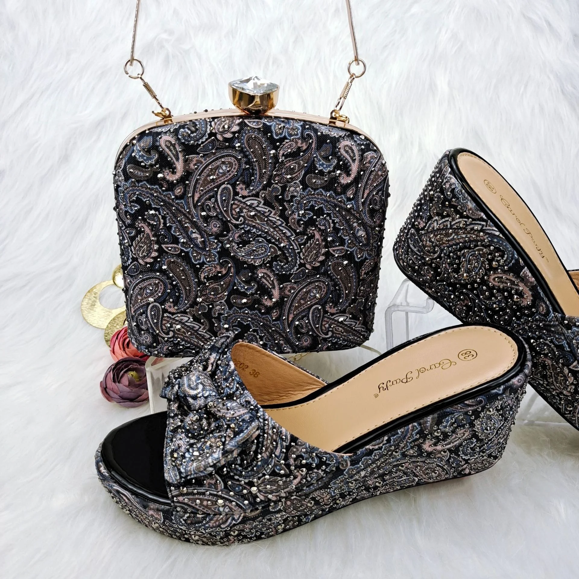 Title 3, Chaussures compensées confortables et sac assor...