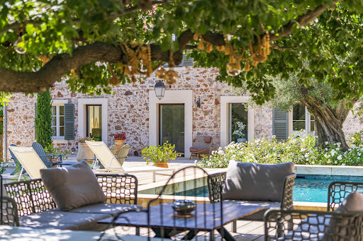 Seaside property with garden 4