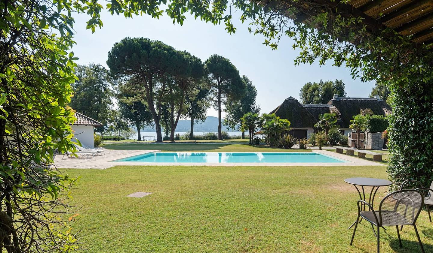 Villa with pool and garden Lesa