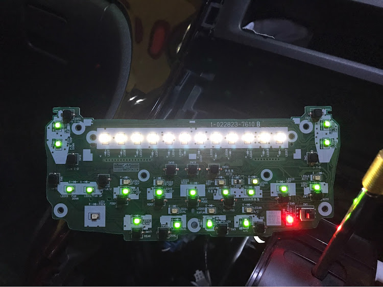 ヴェルファイアのLED打ち替え・DIY・暇つぶし・洗車・ドライブに関するカスタム事例の投稿画像2枚目