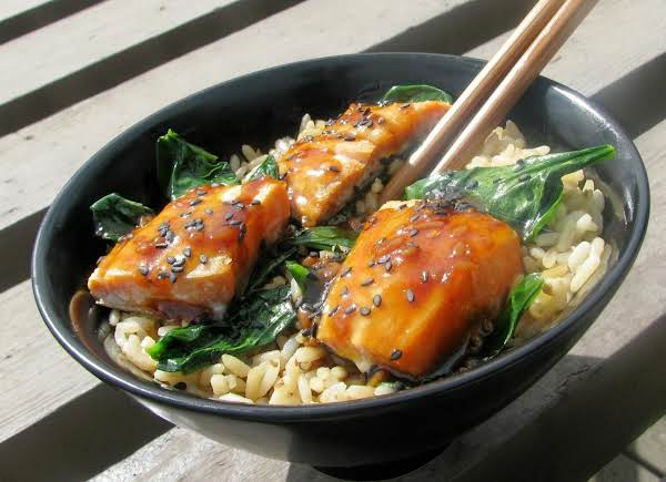 Asian Salmon Bowl with Lime Drizzle_image