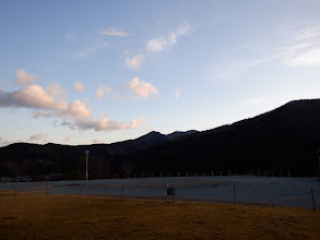 中央に祝詩山と滝原浅間山