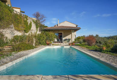 Maison avec piscine et terrasse 10