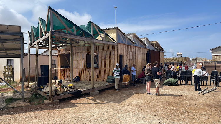 The smart building made of recycled pallets.