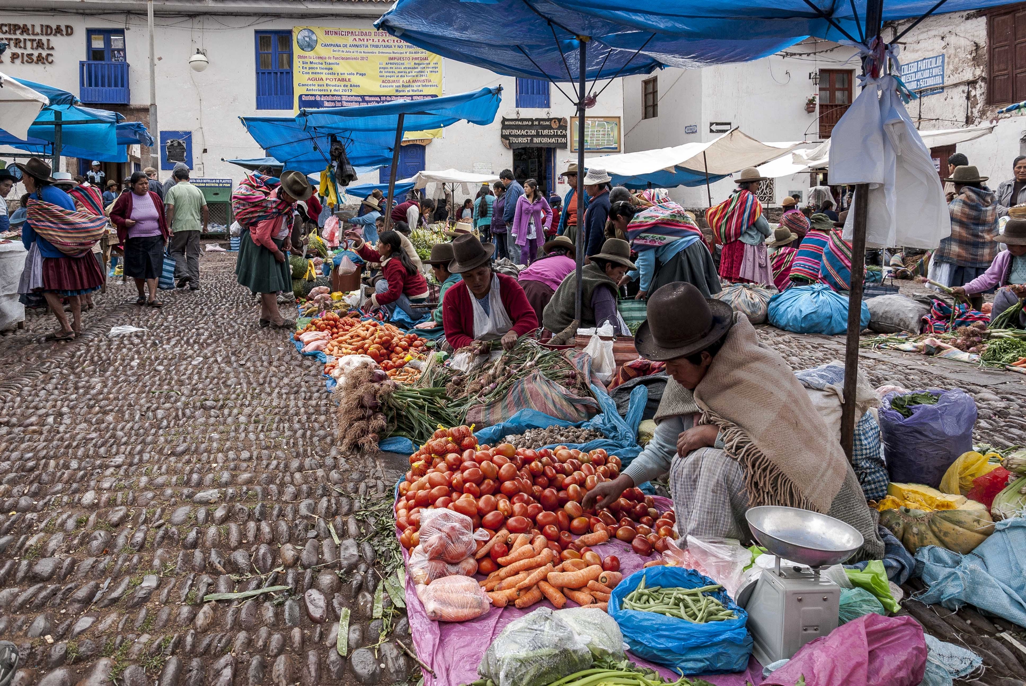 Piazza del mercato, Pisac  di Viola1