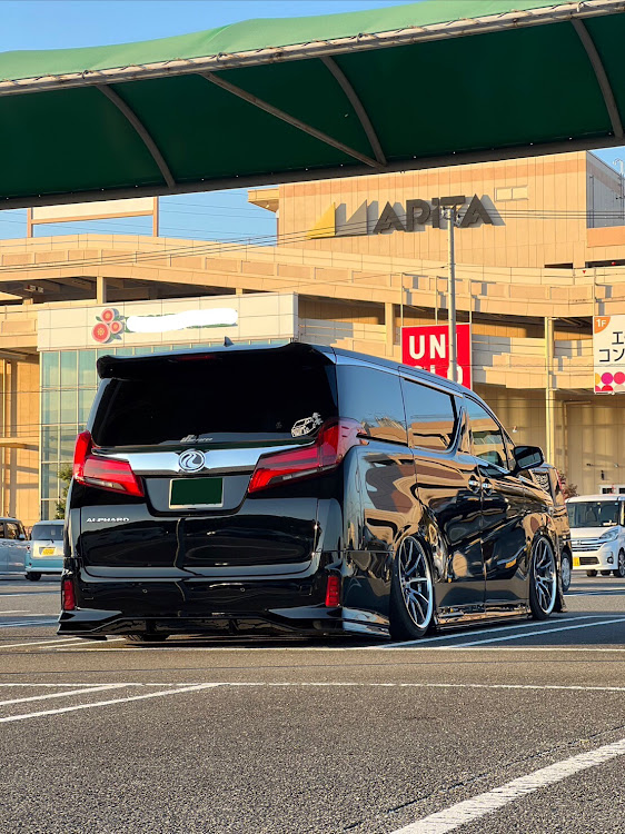 アルファードの愛車の一番好きな角度・車種名エンブレムは有り派・11月もよろしくお願いします・エアサス公認・異音は続くよどこまでもに関するカスタム事例の投稿画像3枚目