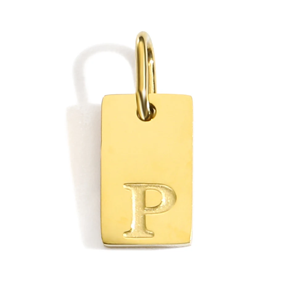 Pendentif 26 lettres anglaises en acier inoxydable plaqué or, idéal pour personnaliser vos bijoux avec style.