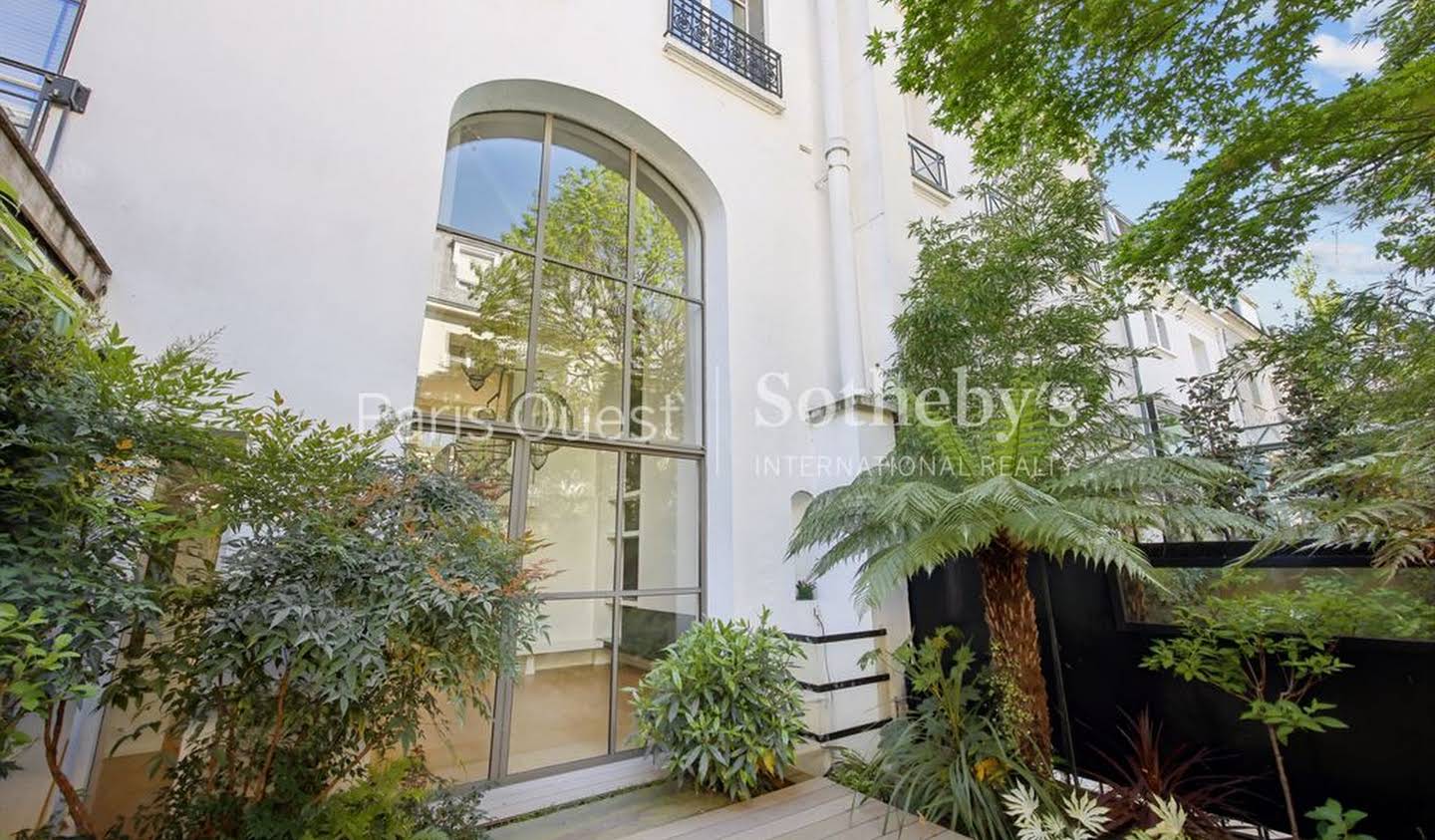 Private mansion with garden Neuilly-sur-Seine