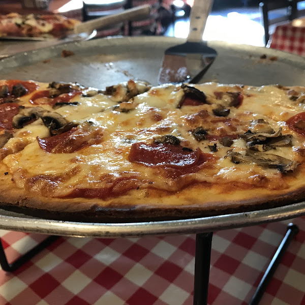 Pepperoni mushroom pizza