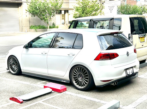 ゴルフ Mk7の車高調 低いようで低くない丁度良い高さ Rush車高調 ゴルフ ハッチバック Diyに関するカスタム メンテナンスの投稿画像 車 のカスタム情報はcartune