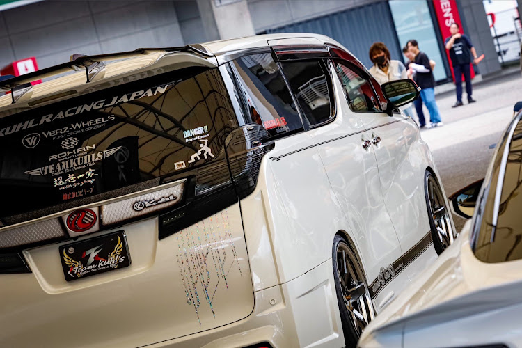 ヴェルファイアのリアワイパー有り派？無し派？・Kuhl Racing・Team kuhl’sに関するカスタム事例の投稿画像1枚目