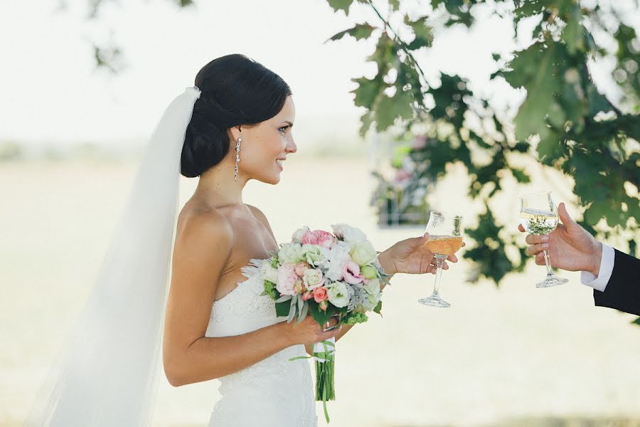 Fotografo di matrimoni Viktor Demin (victordyomin). Foto del 29 novembre 2013