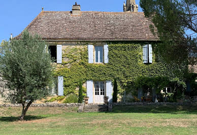 House with pool and garden 8