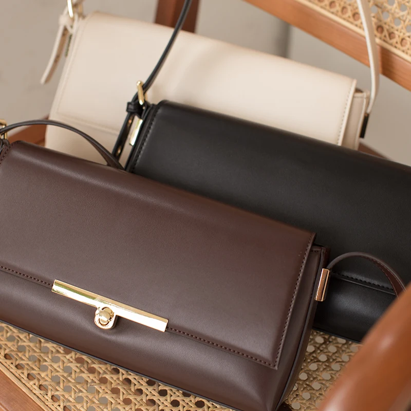 Bolsa de ombro mensageiro fashion retro francesa, uma bolsa de mão estilosa para mulheres, perfeita para o uso diário e looks elegantes.