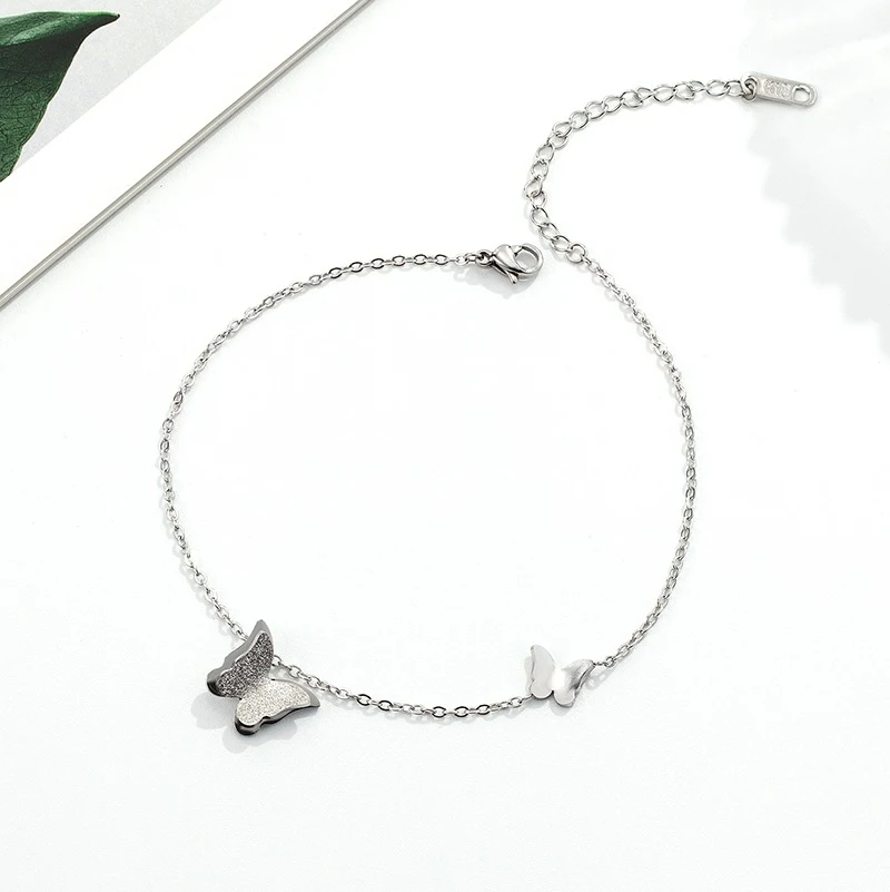 Bracelet de cheville papillon doré chaîne simple Bijou de pied élégant et féminin Accessoire de mode parfait pour l'été et toutes occasions Sublimez vos chevilles