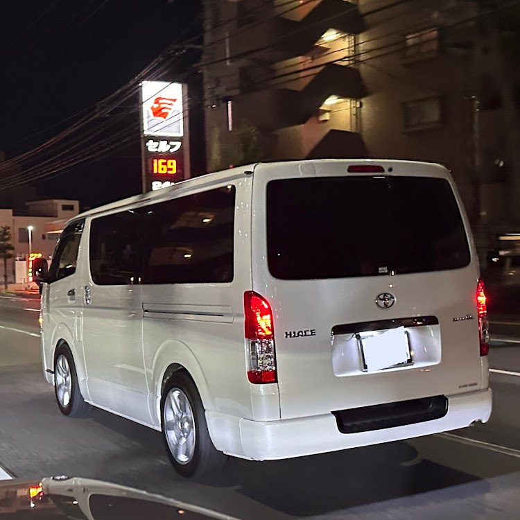 ハイエースバンの乗り心地・プラドホイール・仕様変更に関するカスタム事例の投稿画像1枚目
