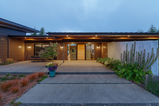 Prestige house for sale in Coquille (United States) - Modern house entrance with concrete walkway