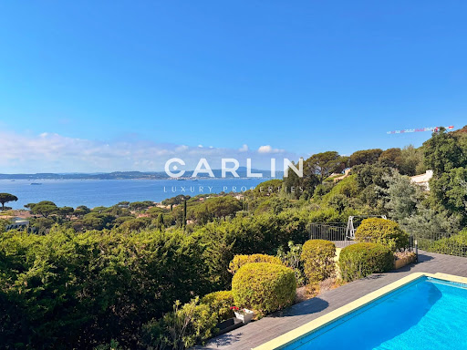 Seaside villa with pool and terrace 2