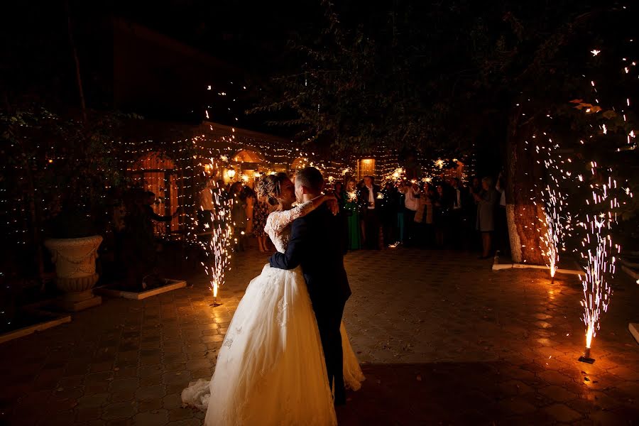 Fotógrafo de bodas Olya Zharkova (zharkovsphoto). Foto del 23 de noviembre 2017