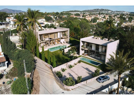 House with pool and terrace 3
