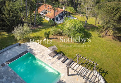 House with pool and terrace 10