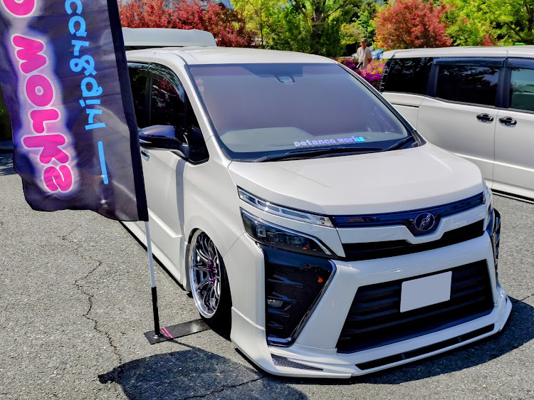 ヴォクシーのpetanco party・petanco works・楽しい仲間たちと・イベント参加・キャンギャルに関するカスタム事例の投稿画像4枚目