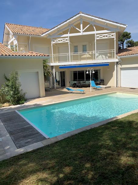 Location meublée maison 6 pièces 245 m² à Arcachon (33120), 3 300 €