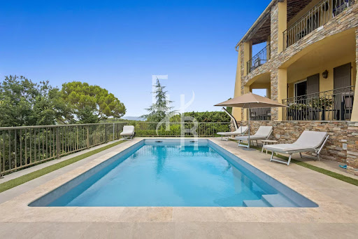 Villa with pool 4