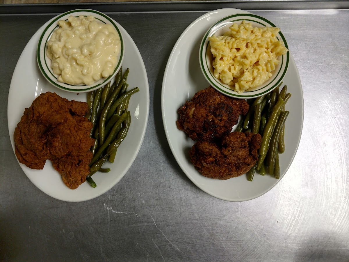 The difference between these plates?  The one on the right is gluten free!