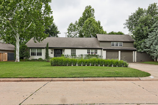 White house with garden and garage in this luxury property for sale in Nichols Hills ($950,000)