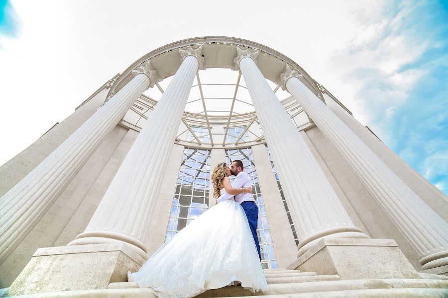 Fotógrafo de casamento Flor Abazi (florabazi). Foto de 29 de setembro 2016