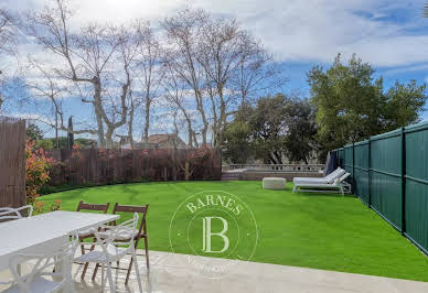 Maison avec piscine et jardin 4