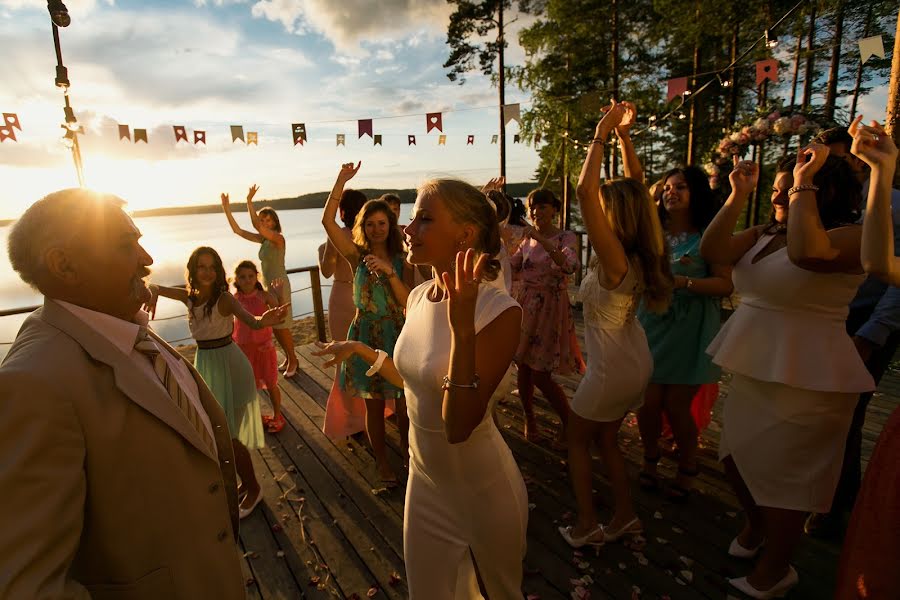 Fotógrafo de casamento Konstantin Koreshkov (kkoresh). Foto de 12 de julho 2015