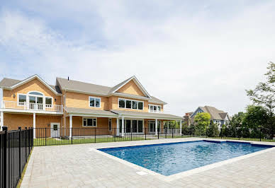 House with pool 9