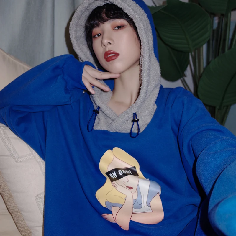 Kapuzen- und Fleecepullover mit Cartoon-Print