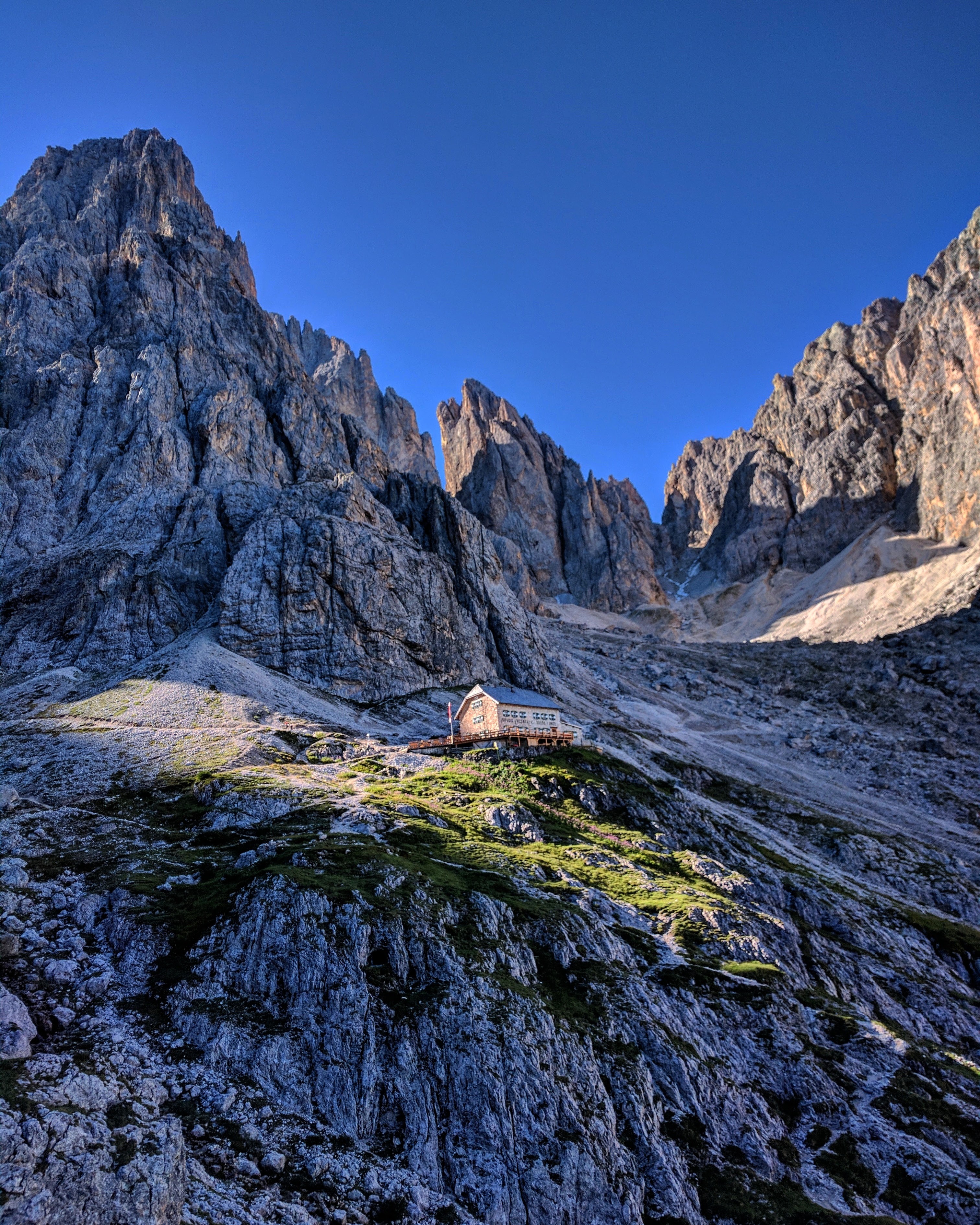 Surrounded by Dolomites di utente cancellato