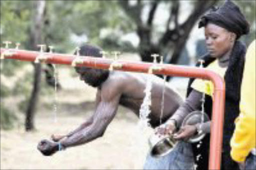 20080609AMU/NEWS. A man washing himself at the Gilviw refugee centre in Johannesburg. PHOTO: ANTONIO MUCHAVE.