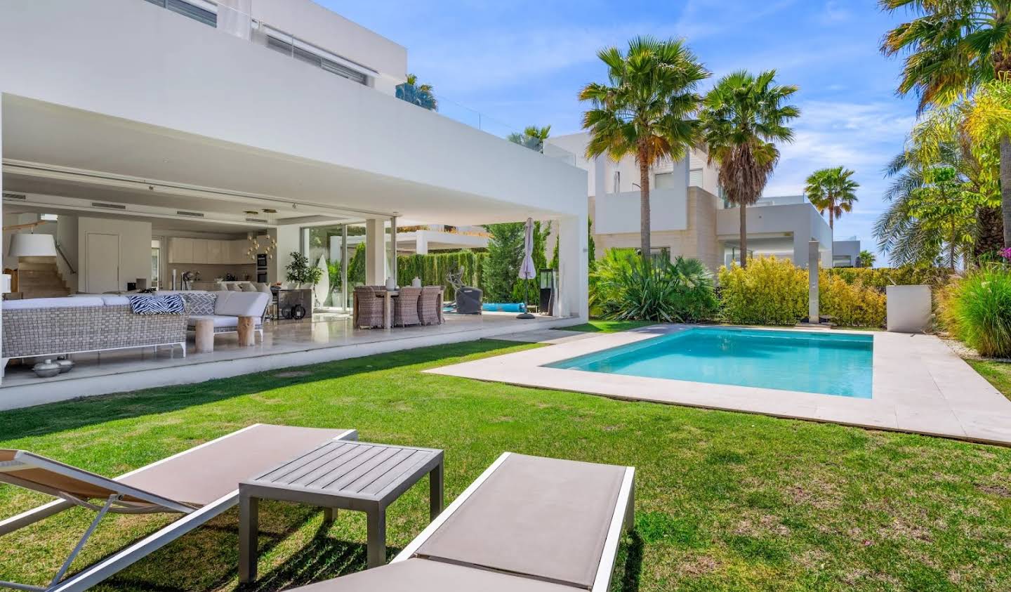 Villa with pool and garden Marbella